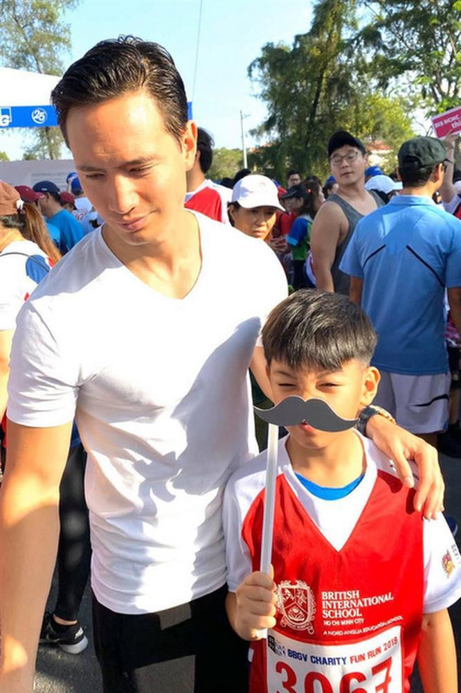 im Lý đồng hành với Subeo trong nhiều hoạt động ngoại khóa của con.