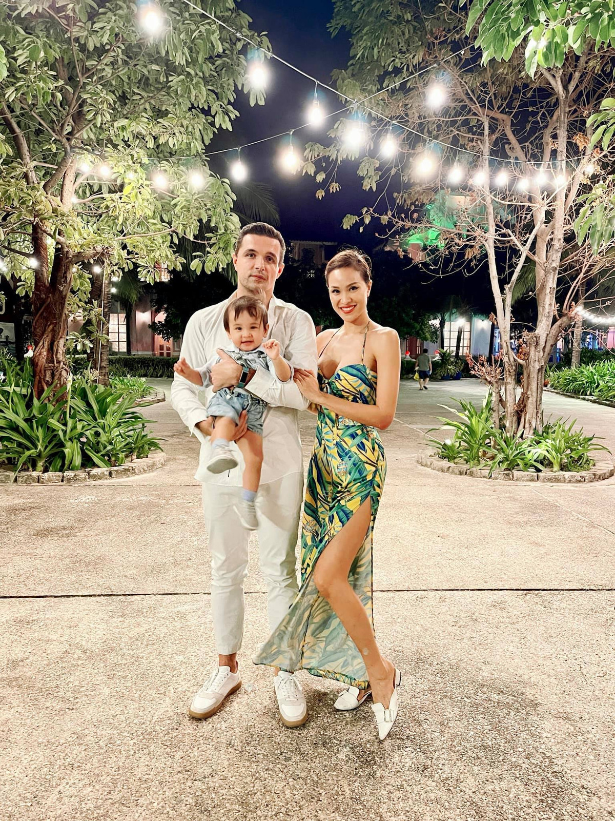 Trên trang cá nhân, MC Phương Mai thường xuyên chia sẻ những khoảnh khắc đáng yêu của bé Henryk cũng như những hình ảnh hạnh phúc bên gia đình nhỏ. Con trai của Phương Mai và chồng Tây thu hút một lượng lớn người hâm mộ nhờ vẻ ngoài dễ thương, kháu khỉnh. Cậu bé sở hữu những đường nét lai Tây, với đôi mắt to tròn, hai má bầu bĩnh.