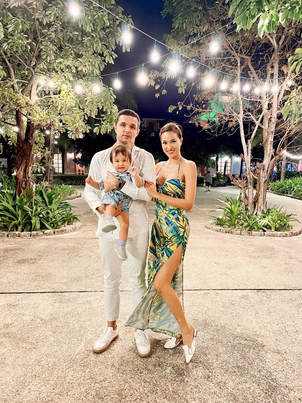 Trên trang cá nhân, MC Phương Mai thường xuyên chia sẻ những khoảnh khắc đáng yêu của bé Henryk cũng như những hình ảnh hạnh phúc bên gia đình nhỏ. Con trai của Phương Mai và chồng Tây thu hút một lượng lớn người hâm mộ nhờ vẻ ngoài dễ thương, kháu khỉnh. Cậu bé sở hữu những đường nét lai Tây, với đôi mắt to tròn, hai má bầu bĩnh.