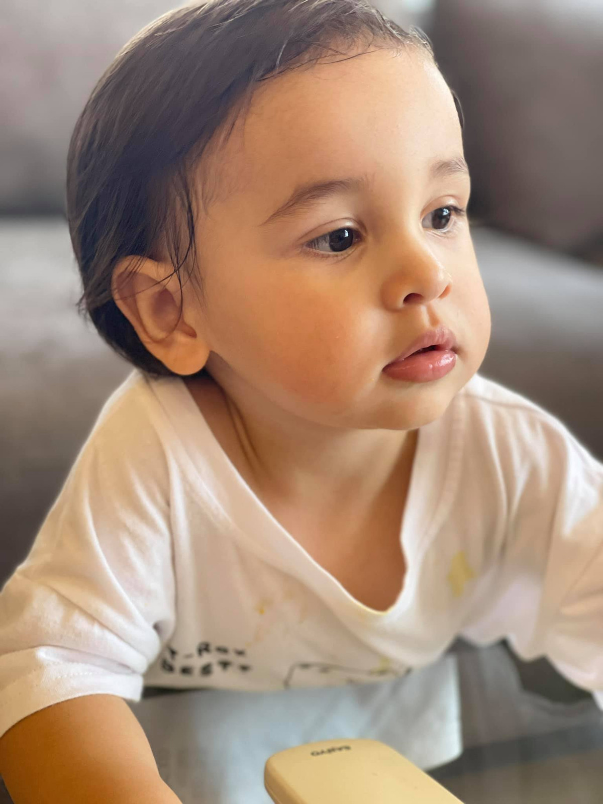 Về phần mình, nữ MC cũng tự nhận bản thân kỹ tính hơn, bớt quan tâm đến sở thích riêng mà dành thời gian nghiên cứu kỹ các tài liệu về cách nuôi dạy, chế độ dinh dưỡng cho con để con lớn lên khoẻ mạnh, thông minh, phát triển tốt các kỹ năng.