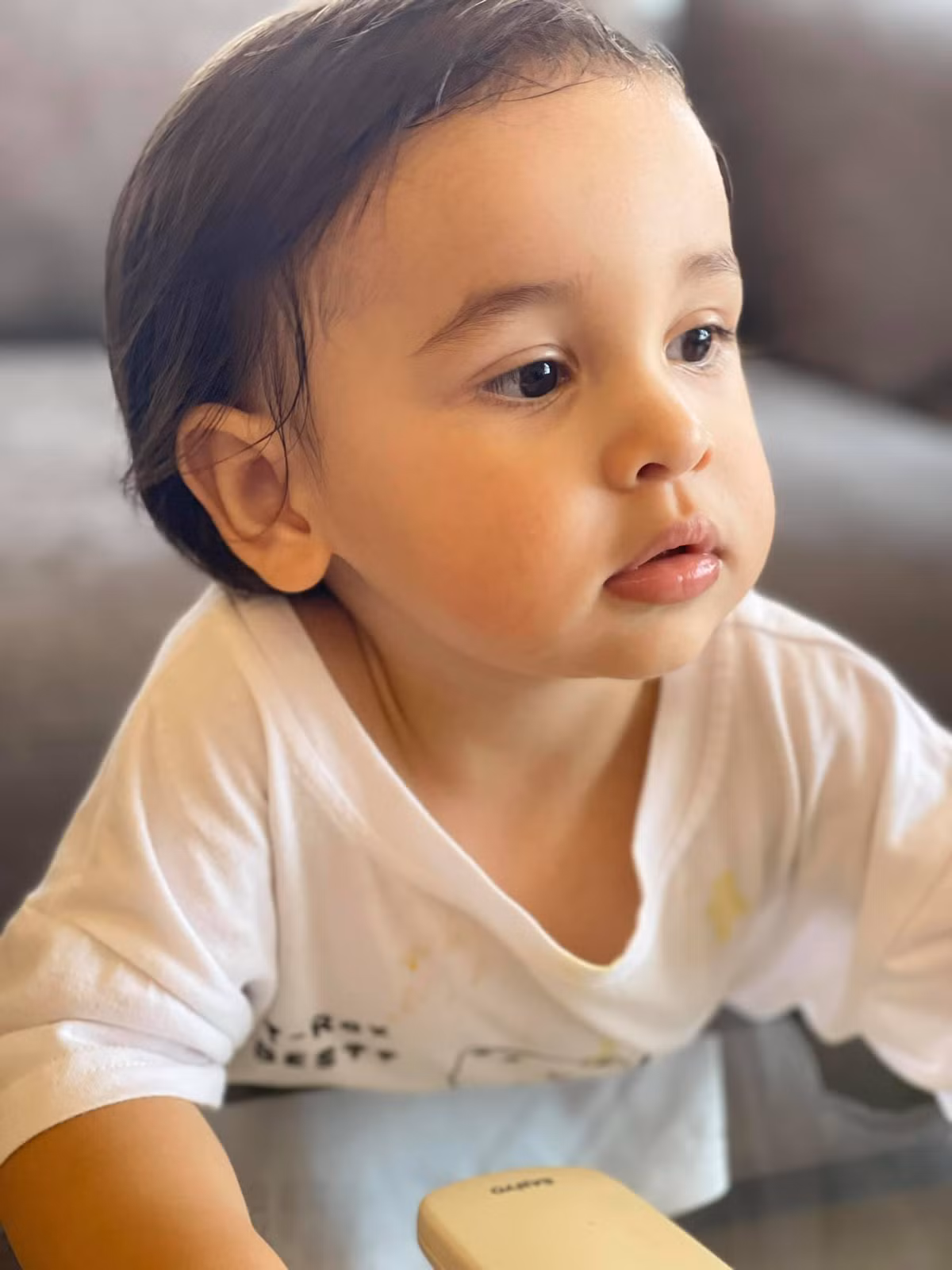 Về phần mình, nữ MC cũng tự nhận bản thân kỹ tính hơn, bớt quan tâm đến sở thích riêng mà dành thời gian nghiên cứu kỹ các tài liệu về cách nuôi dạy, chế độ dinh dưỡng cho con để con lớn lên khoẻ mạnh, thông minh, phát triển tốt các kỹ năng.