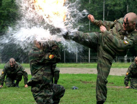 Lính Spetsnaz tập luyện.