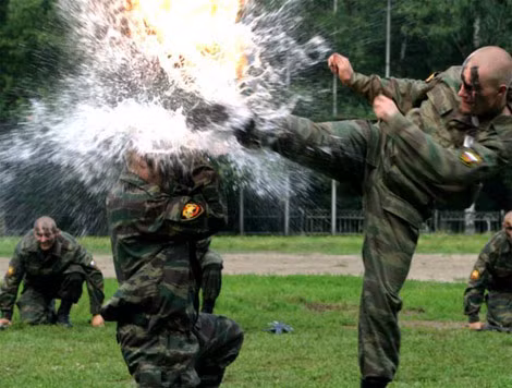 Lính Spetsnaz tập luyện.