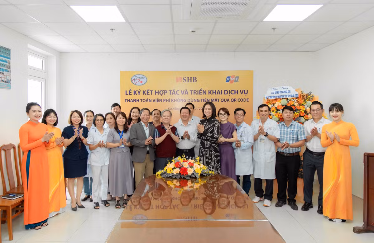SHB hop tac cung TTYT Quan Cam Le va FPT