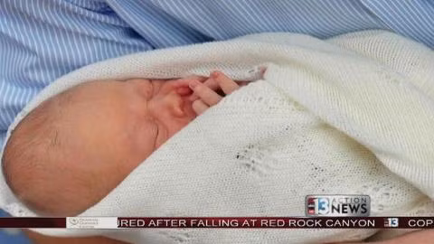 Hoàng tử do Công nương Kate sinh hạ lần này là đứa bé nặng ký nhất trong lịch sử hoàng gia 100 năm trở lại đây.Bé nặng 3,815 kg tại bệnh viện St. Mary ở thành phố Paddington, tây London.