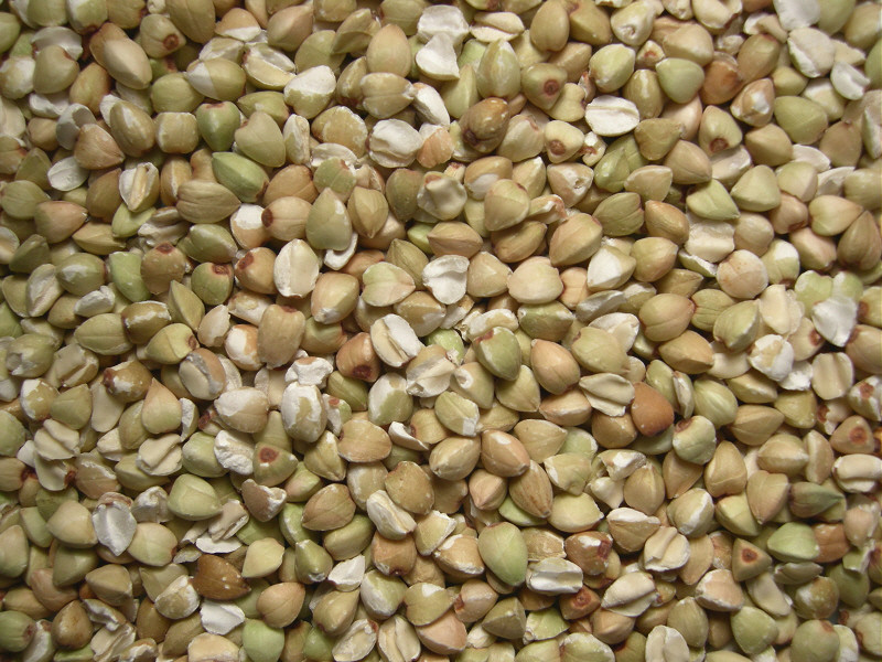 Hạt kê. Hàm lượng vitamin B1, B2 trong kê nhiều hơn gạo. Protein trong kê chứa nhiều tryptophan và methionine. Các quan sát lâm sàng đã chỉ ra: ăn kê có thể phòng ngừa lão hoá, và có tác dụng kiện não.