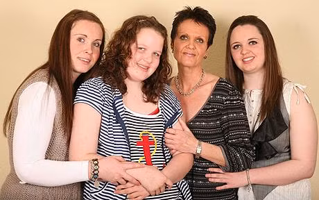 Mọi hoạt động trong cuộc sống hàng ngày của cô vô cùng khó khăn nhưng cô vẫn luôn vui vẻ theo đuổi sở thích nấu ăn, mua sắm và kết bạn của mình.