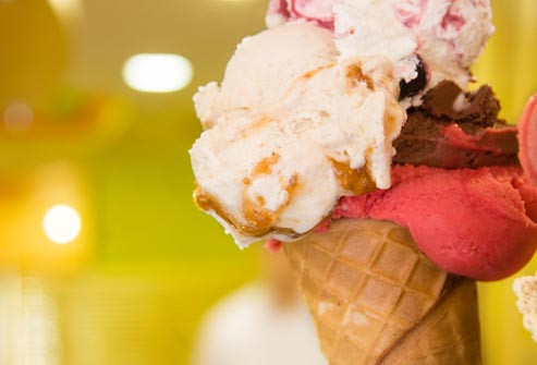 Chè chén say sưa có thể dẫn đến nôn mửa, các loại axit mạnh trong chất nôn có thể làm xói mòn men răng, khiến răng yếu và dễ gãy