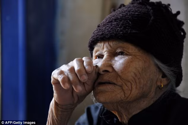 Cụ cho biết cuộc đời cụ đã chứng kiến nhiều nấc thăng trầm của lịch sử.