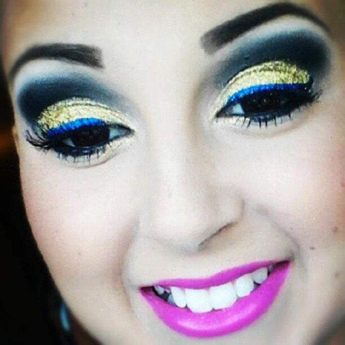 Talia trang điểm trên gương mặt mình vô cùng ấn tượng để xóa tan mọi sự chú ý vào cái đầu trọc lốc vì rụng tóc sau hóa trị của mình.