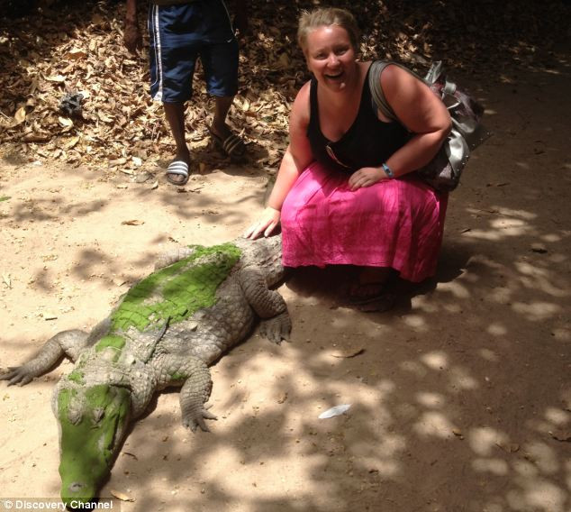 Ban đầu, cô nghĩ rằng đây chỉ là vết muỗi cắn, cho đến khi vết thương rỉ nước vàng, cô nghĩ là nên nặn nó ra để sát trùng.