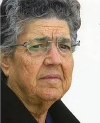 Natuzza Evolo 1924-2009 sinh ra tại Paravati, Ý. Năm 14 tuổi, bà bắt đầu xuất hiệ các dấu thánh đầy máu trên chân, lòng bàn tay, mặt của mình. Các dấu vết này xuất hiện cho đến khi bà qua đời.