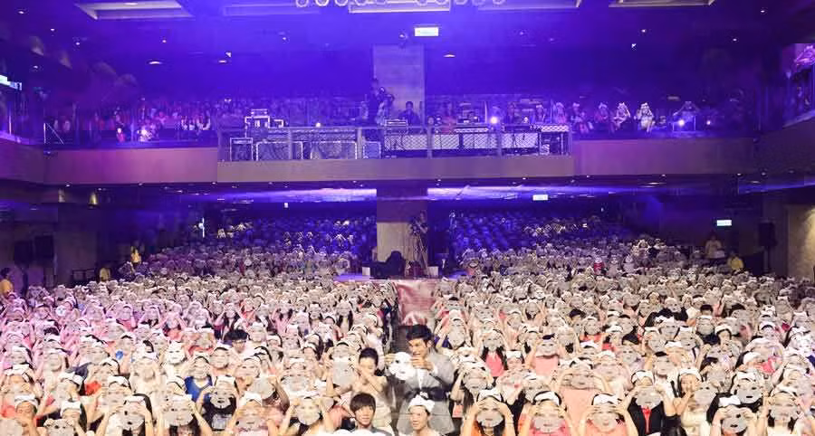 Tổng cộng có 1.213 người tham gia.