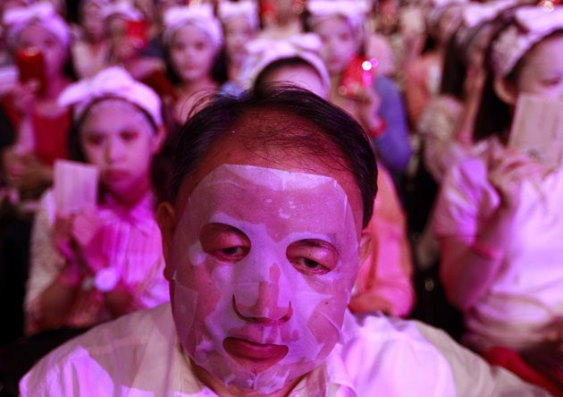 Một người đàn ông Đài Bắc cũng tham gia lập kỷ lục làm đẹp.