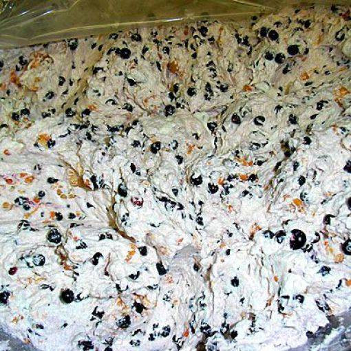 Kem luôn được yêu thích trong những ngày hè oi bức, thậm chí cả trong mùa đông lạnh nhiều người vẫn muốn được ăn kem để “lấy độc trị độc”. Kem trái cây sẽ rất tốt cho bạn, ví dụ như kem trà xanh hay chanh dây là loại kem giúp bạn giảm cân, tuy nhiên bạn chỉ nên thưởng thức một lượng vừa đủ nếu không sẽ gây tác dụng ngược.