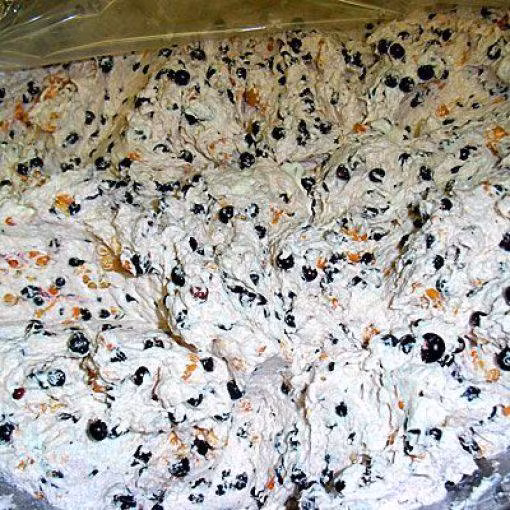 Kem luôn được yêu thích trong những ngày hè oi bức, thậm chí cả trong mùa đông lạnh nhiều người vẫn muốn được ăn kem để “lấy độc trị độc”. Kem trái cây sẽ rất tốt cho bạn, ví dụ như kem trà xanh hay chanh dây là loại kem giúp bạn giảm cân, tuy nhiên bạn chỉ nên thưởng thức một lượng vừa đủ nếu không sẽ gây tác dụng ngược.