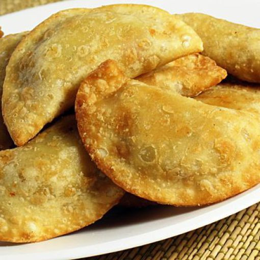 Bánh kẹp thường xuyên có trong bữa ăn của người Argentina với nhân thịt bò, gà kèm rau, nấm...