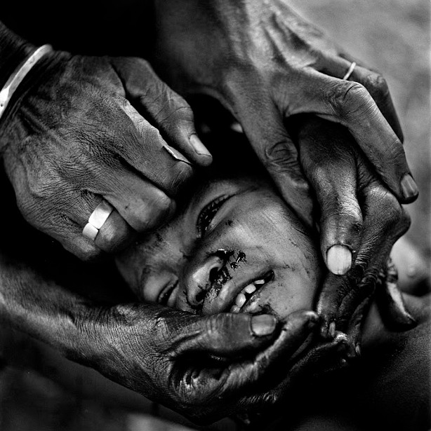 ...nó cũng được xem là dấu hiệu của một ngôi làng, bộ tộc hay gia tộc.