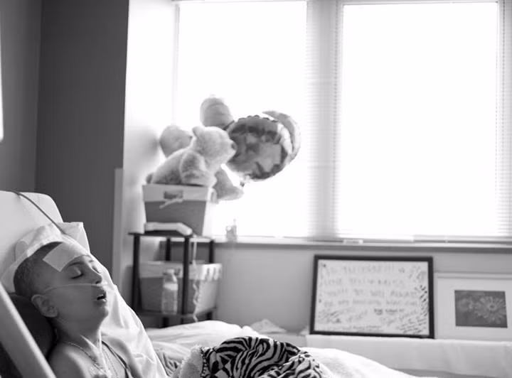 Tuy nhiên, cô bé vô cùng lạc quan và liên tục chứng minh sự lạc quan ấy bằng niềm đam mê với những hướng dẫn make-up.