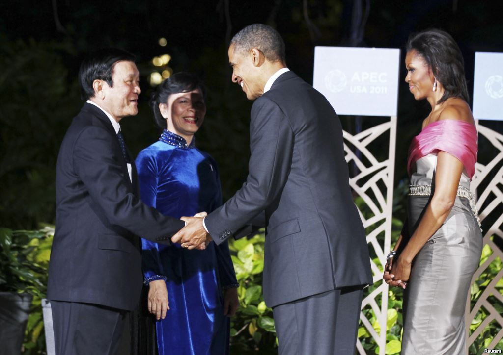 Chủ tịch nước Trương Tấn Sang gặp Tổng thống Hoa Kỳ Barack Obama nhân dịp tham dự Hội nghị cấp cao APEC 2011.