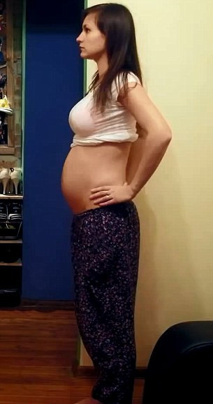 Đứa con trong bụng ngày càng lớn đồng nghĩa với việc kích thước bụng mẹ ngày càng tăng.