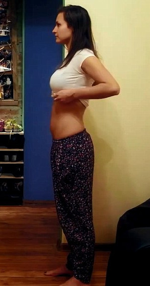 Thời gian đầu thai kỳ, bụng người mẹ vẫn chưa có biển chuyển gì rõ rệt.