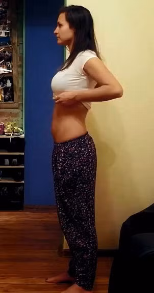 Thời gian đầu thai kỳ, bụng người mẹ vẫn chưa có biển chuyển gì rõ rệt.