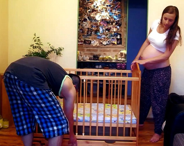 Chiếc giường cũi mỗi khi em bé ngủ.