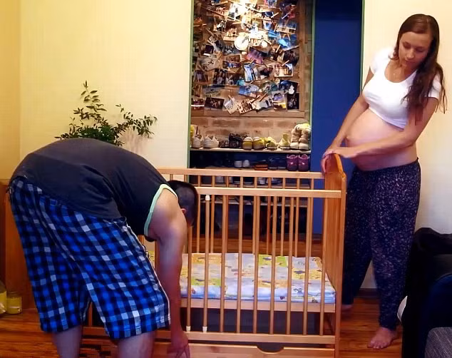 Chiếc giường cũi mỗi khi em bé ngủ.