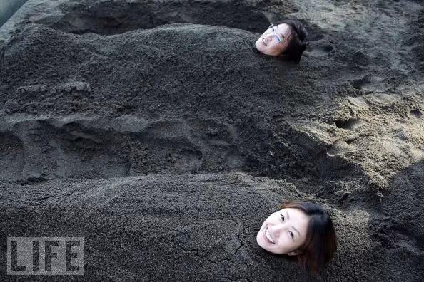 Liệu pháp này phổ biến ở vùng tự trị Tân Cương, Trung Quốc.