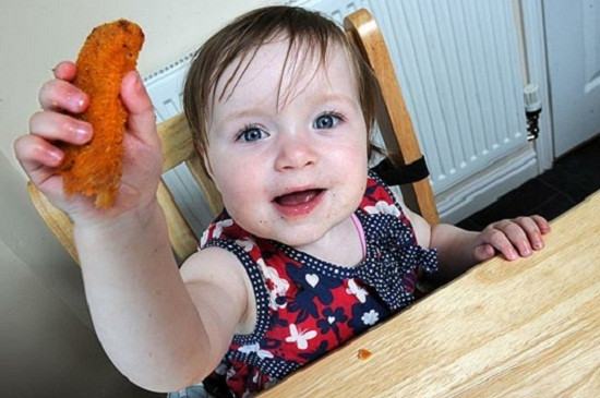 Imogen Elliot sẽ chết nếu không ăn cá tẩm bột. Imogen Elliot sẽ chết nếu không ăn cá tẩm bột.