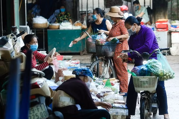 Mach chi em 5 bi quyet di cho mua dich, tiet kiem nhung van day du dinh duong