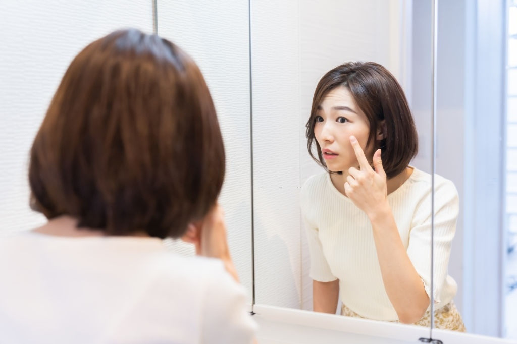  Tần suất rửa: Bạn không nên rửa mặt quá 2 lần/ngày. Tùy lịch sinh hoạt mỗi người, thời gian rửa có thể sớm hoặc muộn. Nhưng việc rửa mặt quá nhiều sẽ khiến da bị khô, thiếu nước, tiết dầu nhiều hơn. Ảnh: Miya227.