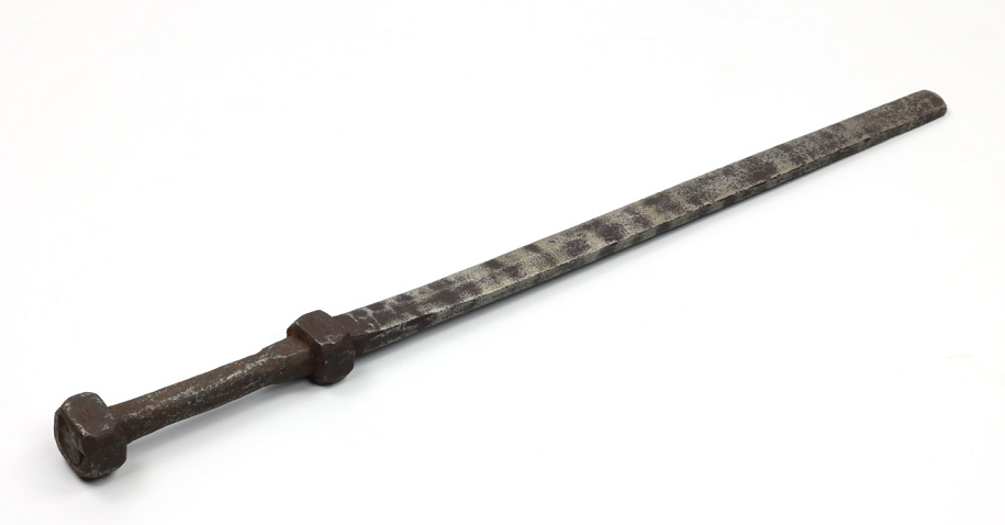 Vì vậy giản dần không còn phổ biến trên chiến trường. Sau này, khi cung nỏ càng ngày càng được cải tiến đã dần thay thế giản hoàn toàn, do đó, loại vũ khí này cũng biến mất hoàn toàn trong quân đội.