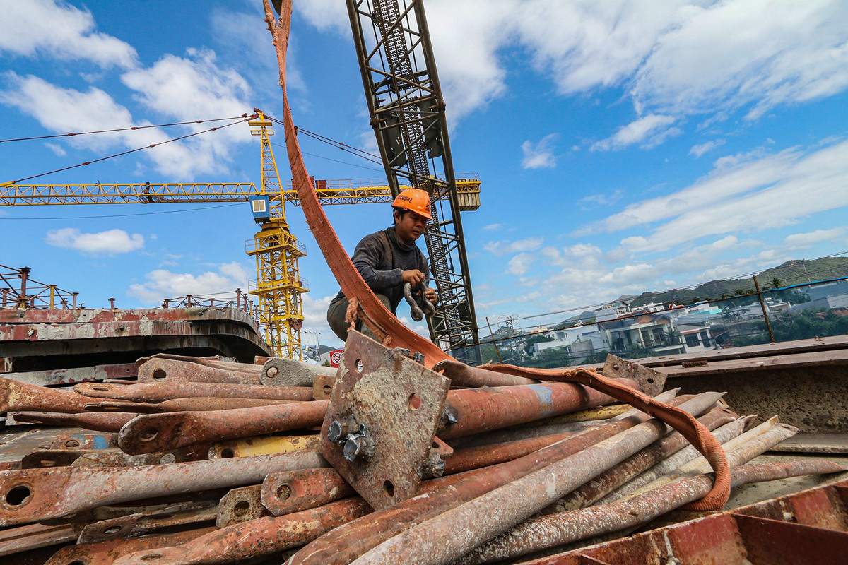 Theo báo cáo của Công ty Phúc Sơn, hạng mục vòng xuyến và N3 đã tiến hành thi công kết cấu nhịp. Còn nhánh N1 mới hoàn thành 34/40 cọc khoan nhồi, chưa triển khai thi công kết cấu nhịp. Dù thi công 4 năm, nhưng hiện dự án nút giao thông Ngọc Hội vẫn ngổn ngang. Đây là một trong các dự án trọng điểm của tỉnh Khánh Hòa giai đoạn 2020-2025.