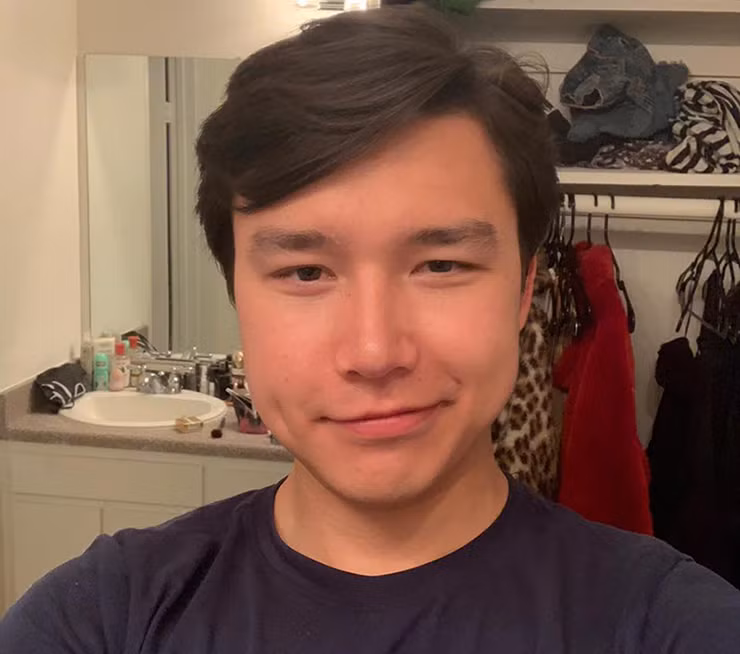 Có thông tin cho rằng, Nguyễn bé Lory hiện đang sống ở Los Angeles, Mỹ, đã tốt nghiệp một trường cao đẳng cộng đồng. Những hình ảnh mới được chia sẻ có thể thấy triệu phú trẻ khá giản dị, kín tiếng