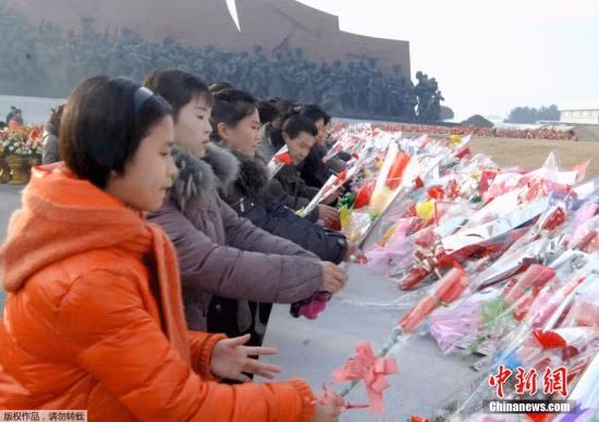 Ngày đầu tiên của năm mới (1/1) được quy ước là ngày dành cho gia đình và tôn vinh các lãnh đạo của đất nước.