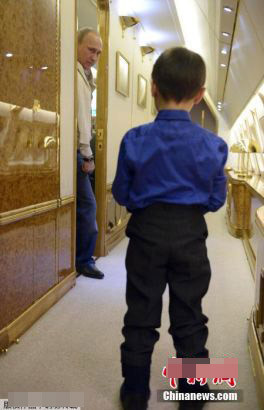 Dễ nhận thấy, chiếc chuyên cơ của Tổng thống Nga dát vàng lấp lánh.