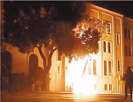 Lãnh sự quán Trung Quốc tại San Francisco bất ngờ bốc cháy.