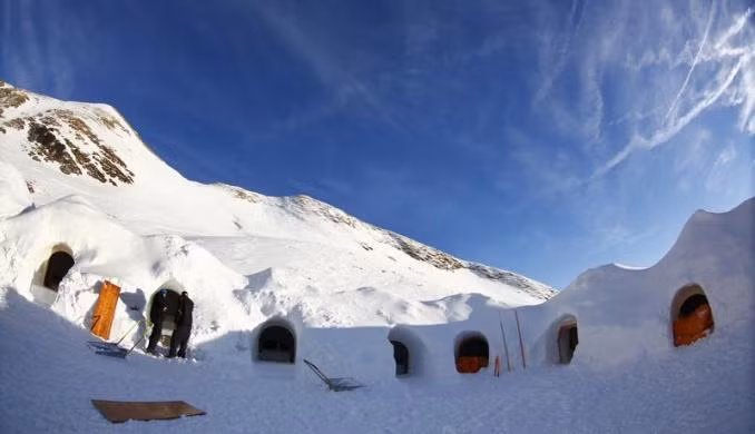 Những lều tuyết nhỏ xinh như nhà của người lùn trong truyện cổ tích.