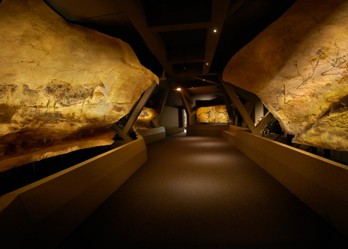 Lascaux III là một chuỗi 5 bản sao tái tạo chính xác của nghệ thuật hang động Lascaux, kể từ năm 2012 đã được đưa đi triển lãm ở khắp thế giới. Ảnh: Europe en France.