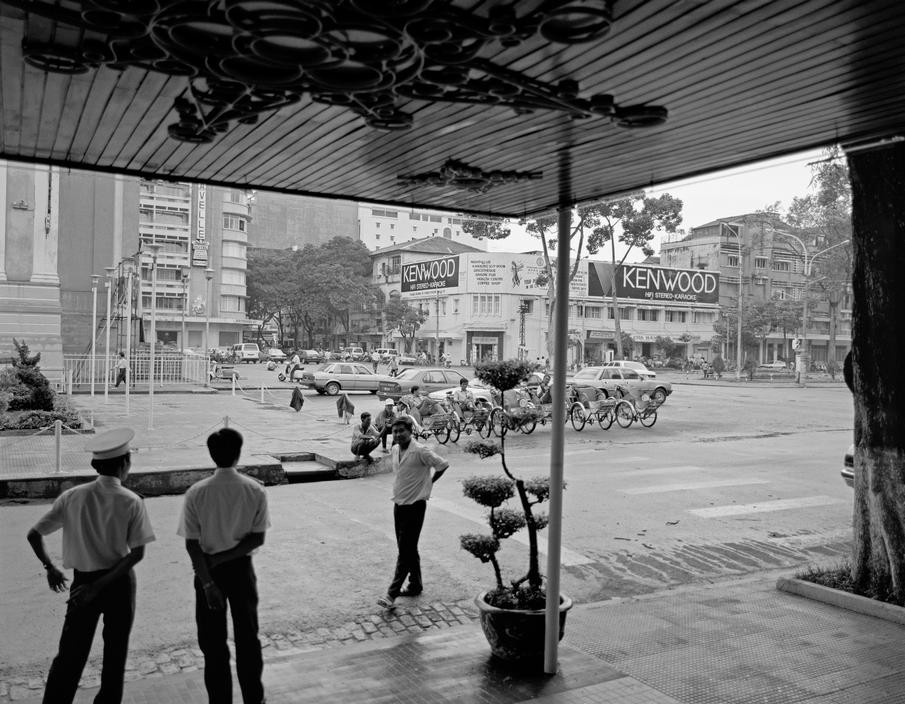 Quang cảnh nhìn từ tiền sảnh khách sạn Continental Sài Gòn.