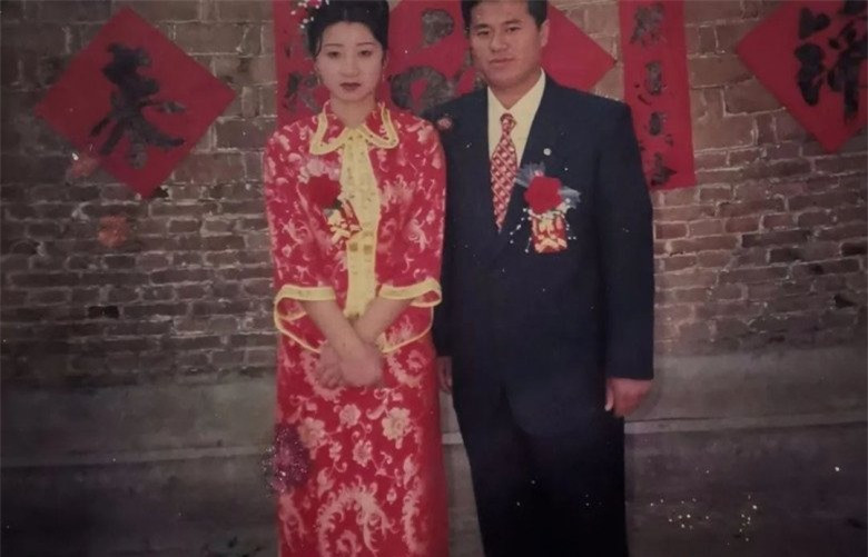 Ảnh cưới năm đó của cặp đôi.