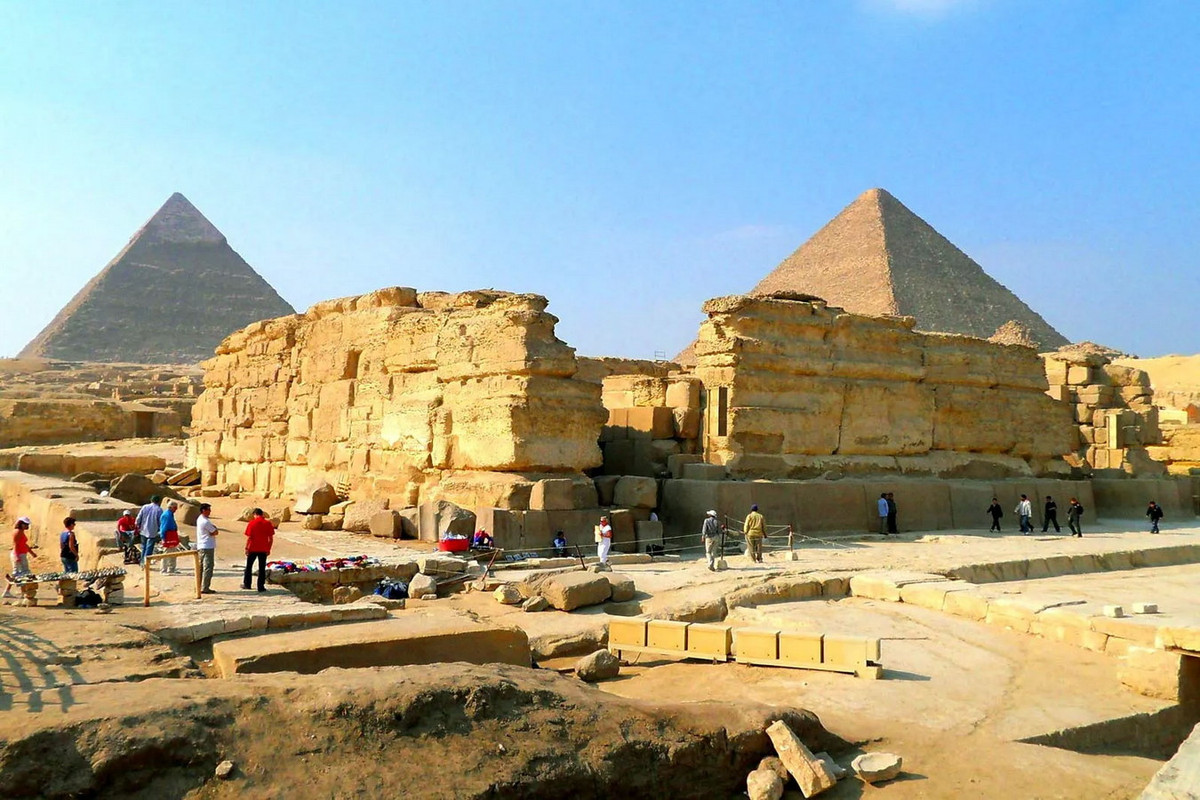 Thung lũng của các vị vua ở Ai Cập đã trở thành huyền thoại của ngành khảo cổ với việc khám phá hàng loạt lăng mộ có từ thiên niên kỷ thứ 2 TCN của các pharaoh Ai Cập. Hiện tại, vẫn còn rất nhiều bí mật ẩn giấu dưới vùng đất này. Ảnh: Britannica.