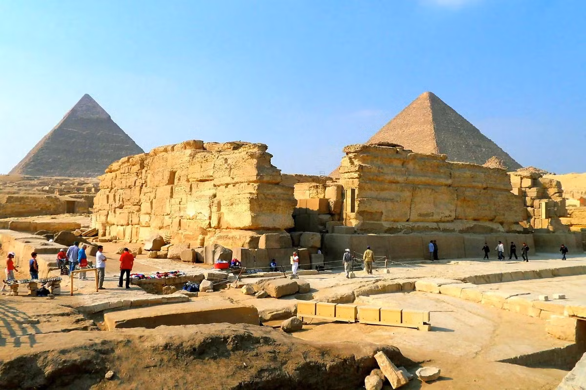 Thung lũng của các vị vua ở Ai Cập đã trở thành huyền thoại của ngành khảo cổ với việc khám phá hàng loạt lăng mộ có từ thiên niên kỷ thứ 2 TCN của các pharaoh Ai Cập. Hiện tại, vẫn còn rất nhiều bí mật ẩn giấu dưới vùng đất này. Ảnh: Britannica.