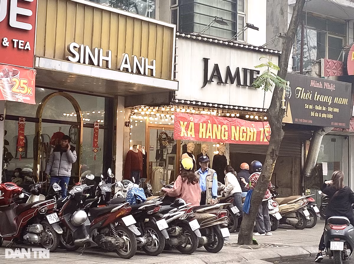 Thi truong Tet: Khach thu quan ao ca tieng chua mua; hoa tuoi dat hang-Hinh-3