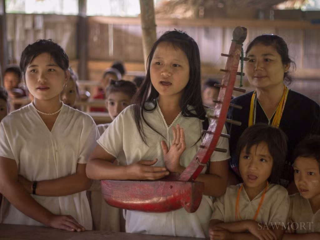 Hiện nay, người Karen tập trung chủ yếu ở khu vực biên giới Myanmar – Thái Lan với khoảng 4 triệu người trên lãnh thổ Myanamar và 500.000 người ở Thái Lan. Ngoài ra, còn hàng triệu người Karen sinh sống ở các quốc gia khác nhau trên thế giới.