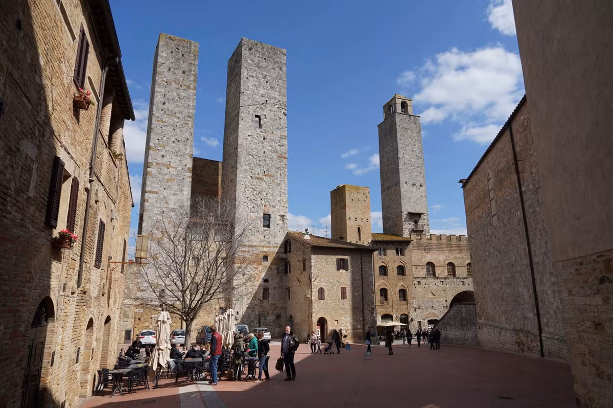 Từ năm 1990, trung tâm lịch sử San Gimignano đã được UNESCO công nhận là Di sản văn hóa thế giới, với giá trị nổi bật nằm ở các tòa tháp "chọc trời" có từ thời Trung cổ. Ảnh: Travelwider.