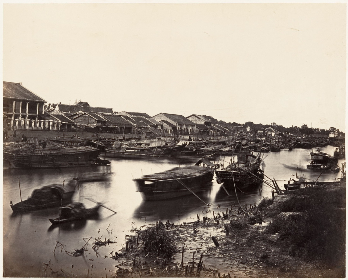 Kênh Tàu Hủ đoạn chảy qua Chợ Lớn.