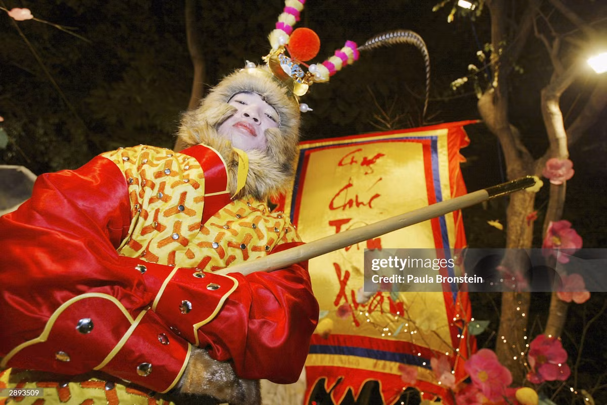 Hình tượng Tôn Ngộ Không "đắt hàng" do năm 2004 là năm con khỉ.